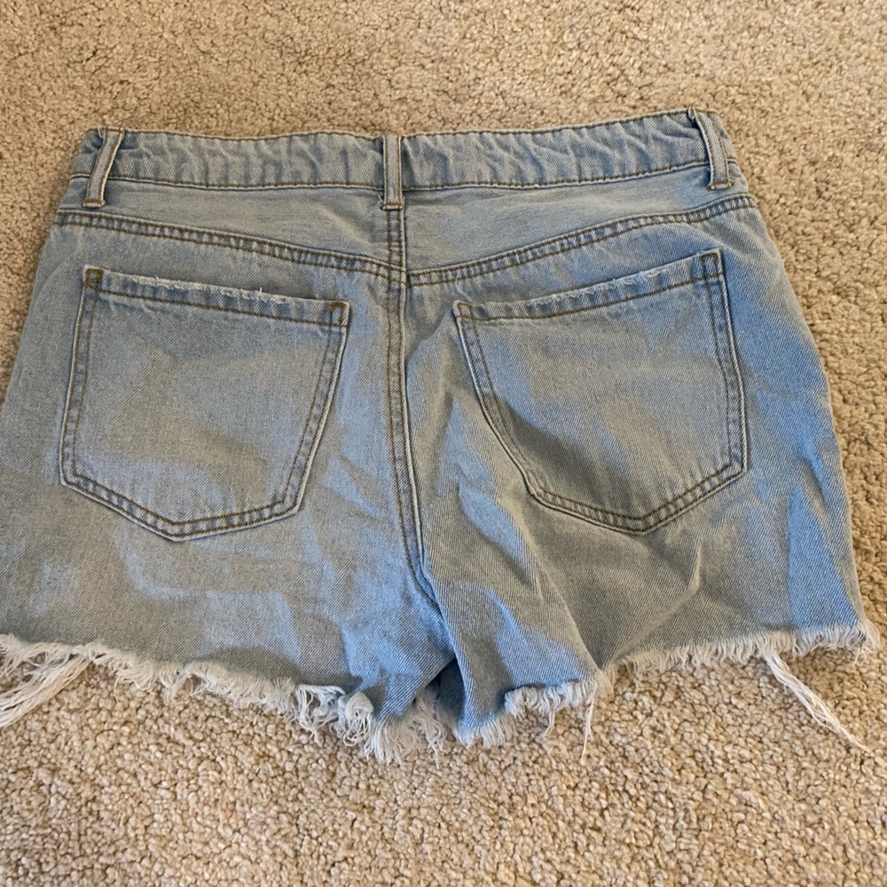 Forever 21 Women’s Small Jean Shorts Distresses - Picture 3 of 3